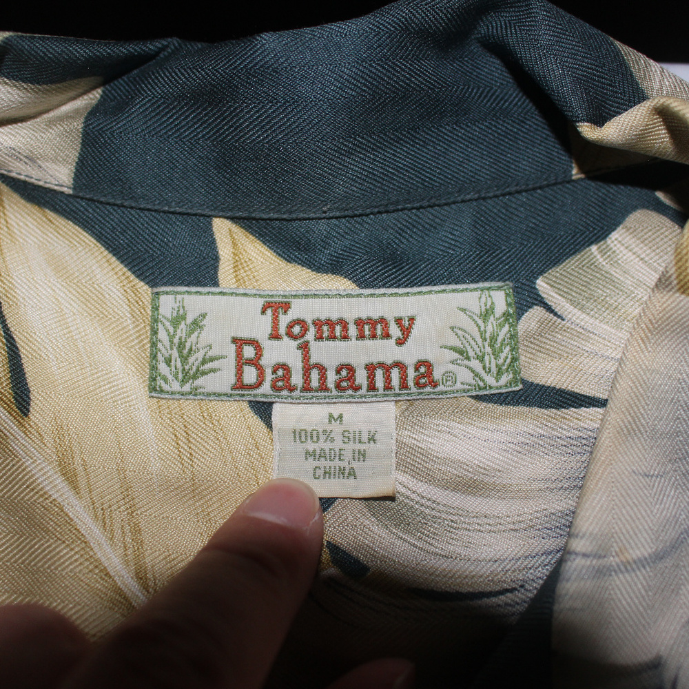 Tommy Bahama 100% Silk Short Sleeve Floral Shirt - Picture 4 of 5